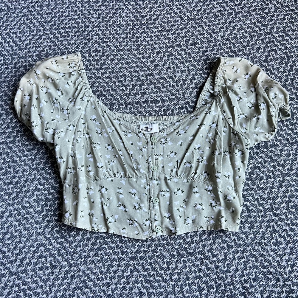 Hollister Green Floral Puff Sleeve Crop Top